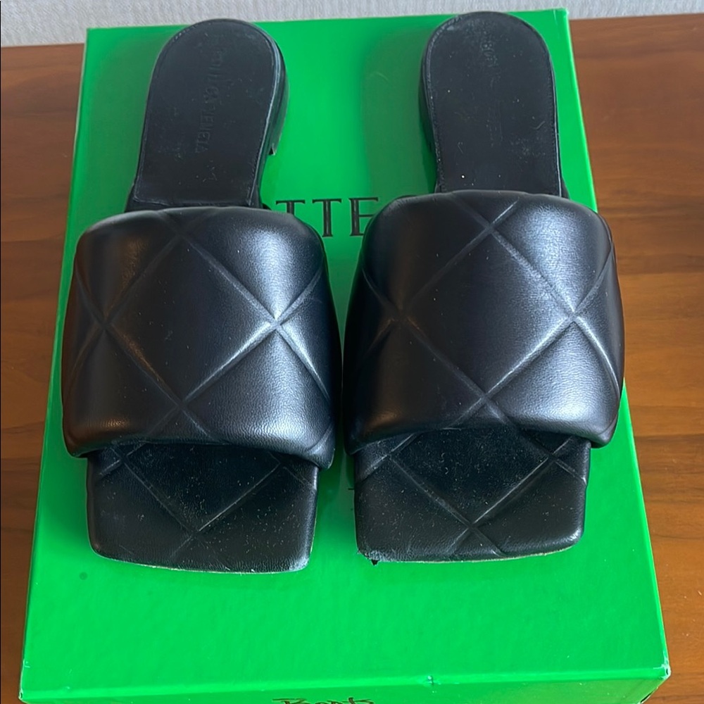 Bottega Veneta Black Rubber Lido Sandals